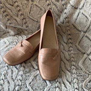 Super cute Michelle D pink shoes!